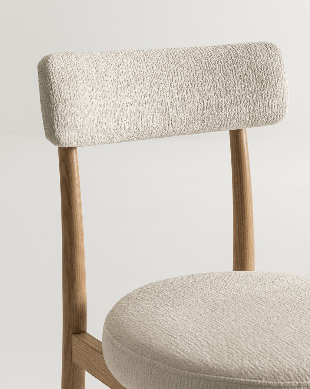 Scandinavian White Oak Dining Chair with Curved Ball Foot & Round Seat for Dining Room