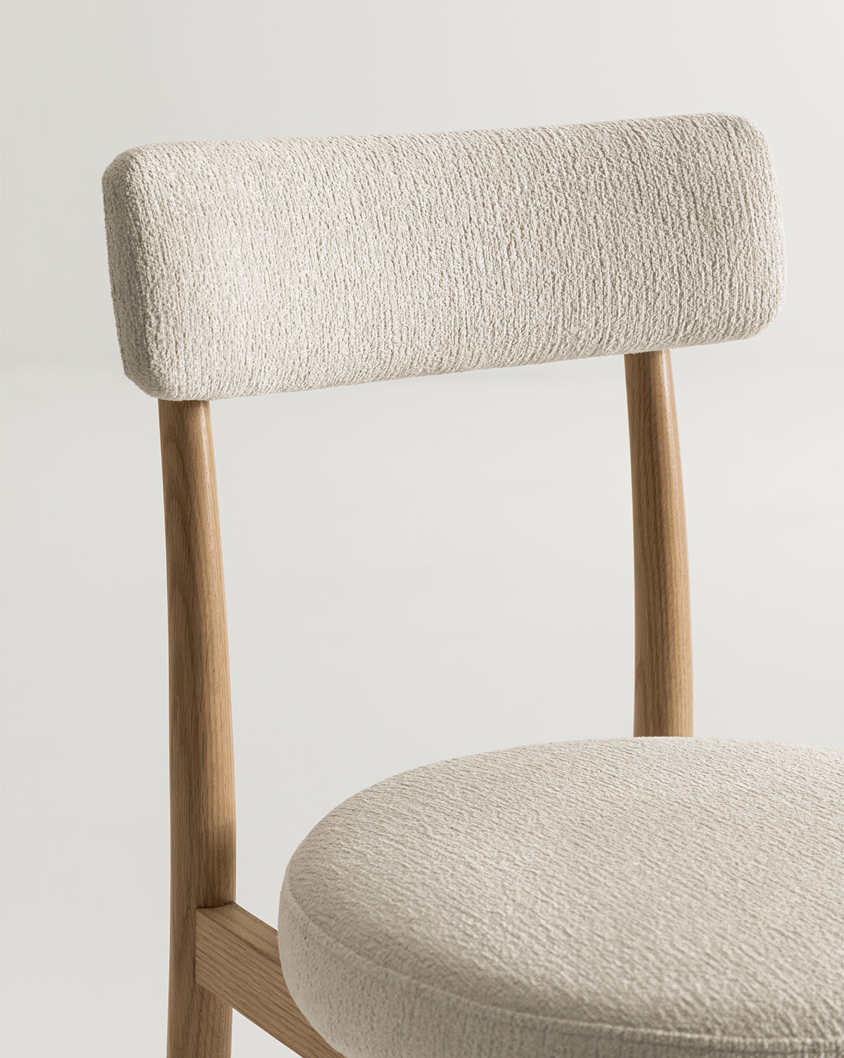 Scandinavian White Oak Dining Chair with Curved Ball Foot & Round Seat for Dining Room