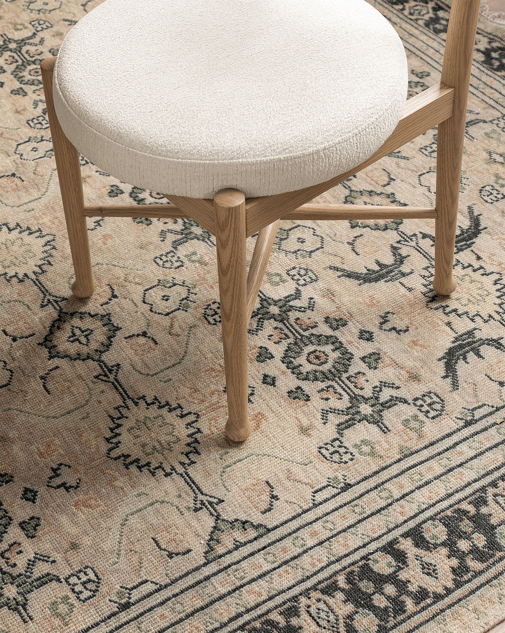 Scandinavian White Oak Dining Chair with Curved Ball Foot & Round Seat for Dining Room