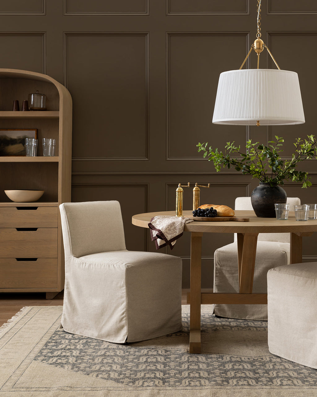 Minimalist Kiln-Dried White Oak Round Dining Table with Mortise & Tenon Joinery for Dining Room