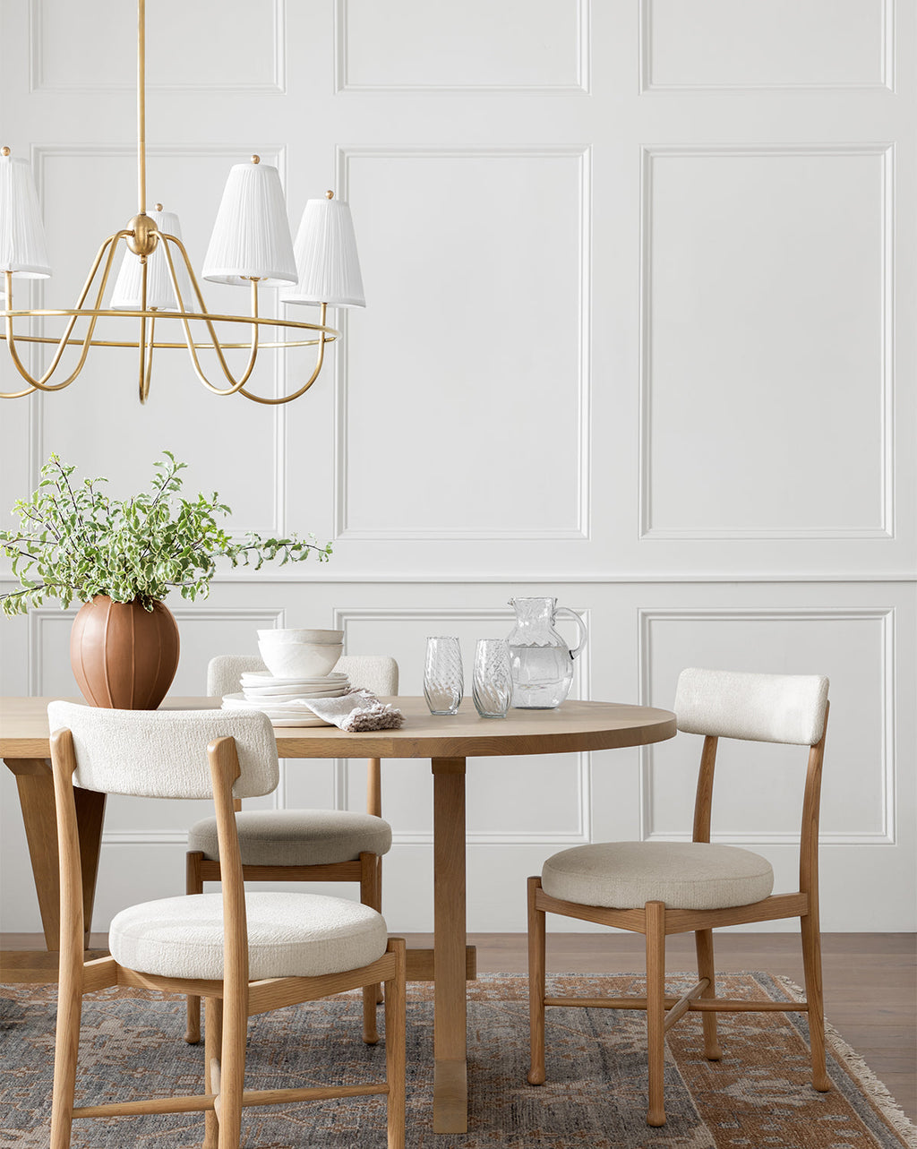 Scandinavian White Oak Dining Chair with Curved Ball Foot & Round Seat for Dining Room