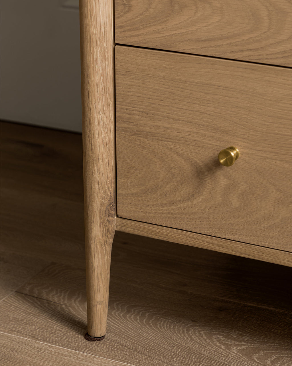 Heritage White Oak Tallboy Dresser with Five Drawers & Brass Hardware for Bedroom