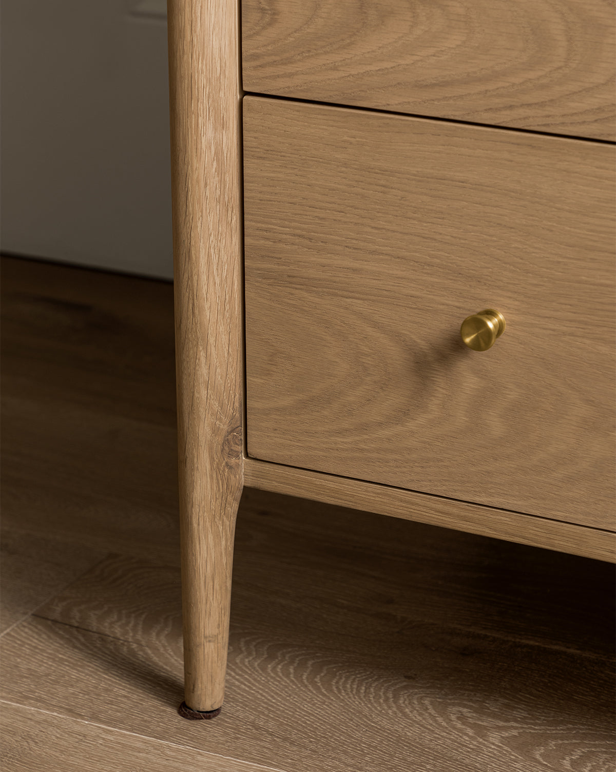 Heritage White Oak Tallboy Dresser with Five Drawers & Brass Hardware for Bedroom