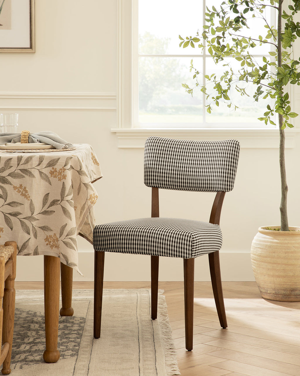 Glam Velvet Dining Chair with Kidney-Shaped Back for Dining Room