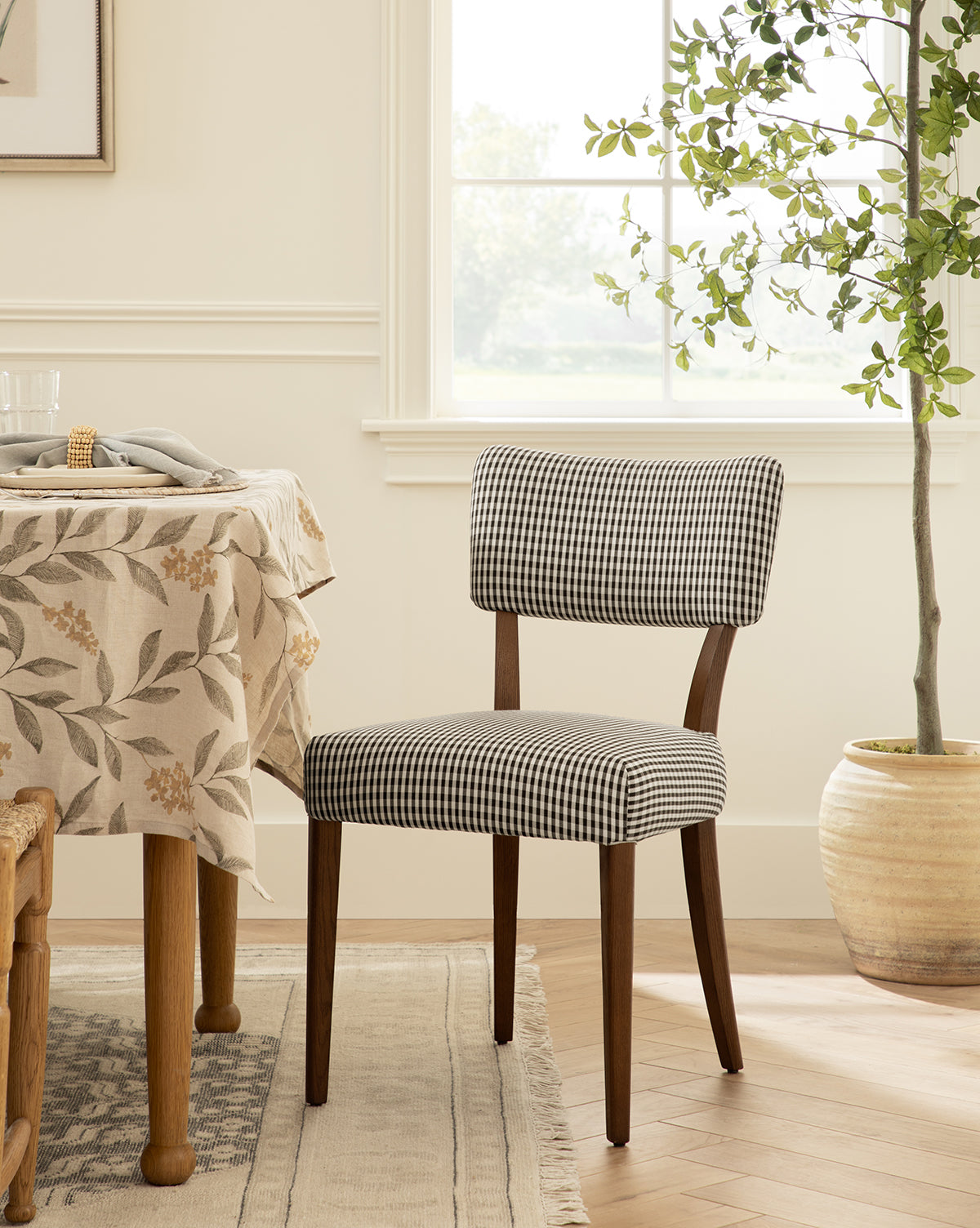 Glam Velvet Dining Chair with Kidney-Shaped Back for Dining Room
