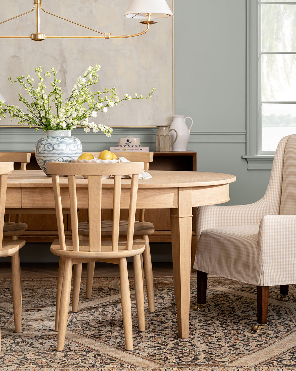 Classic Solid Wood Dining Chair with Curved Backrest & Tapered Legs for Dining Room