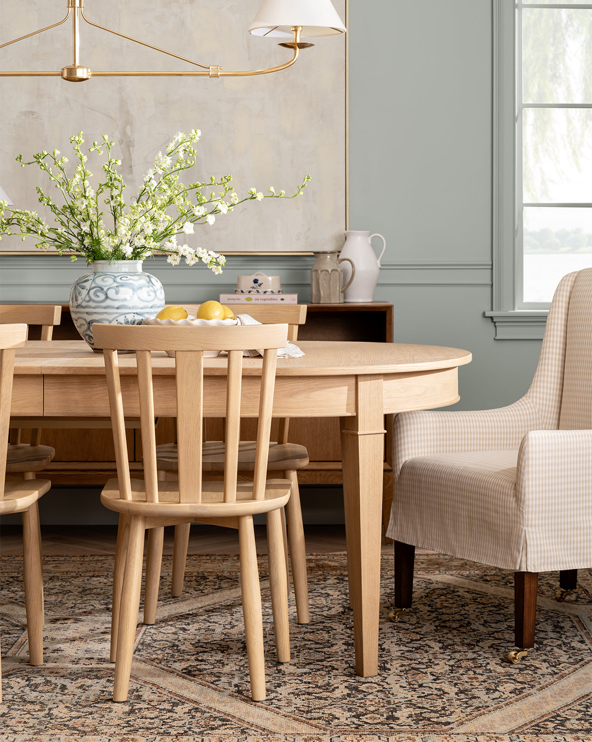 Classic Solid Wood Dining Chair with Curved Backrest & Tapered Legs for Dining Room