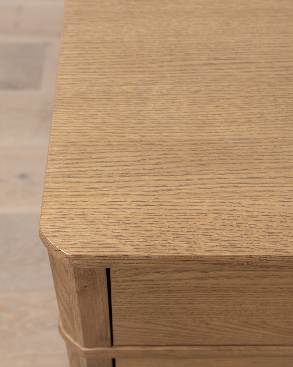 Classic Honey Oak Veneer Dresser with Drop Pulls for Bedroom