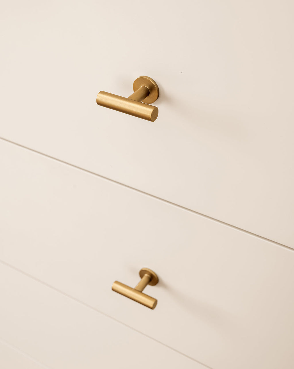 Classic Tallboy Dresser with Six Drawers & Brass Hardware for Bedroom