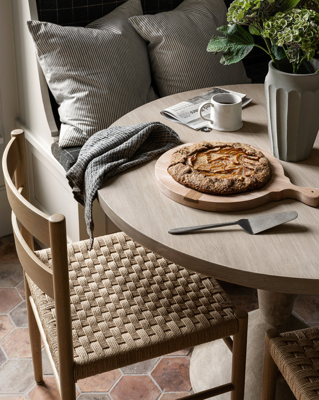 Scandinavian Paper Cord Woven Dining Chair with Transitional Form for Dining Room