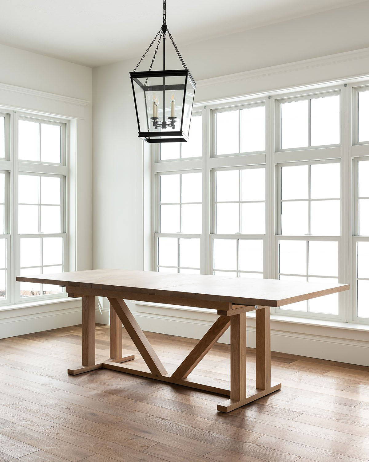 Classic Solid Oak Extension Dining Table with Sturdy Construction for Dining Room