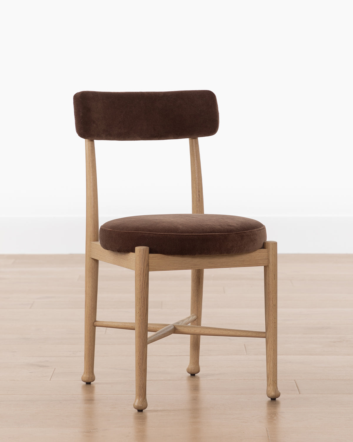 Scandinavian White Oak Dining Chair with Curved Ball Foot & Round Seat for Dining Room