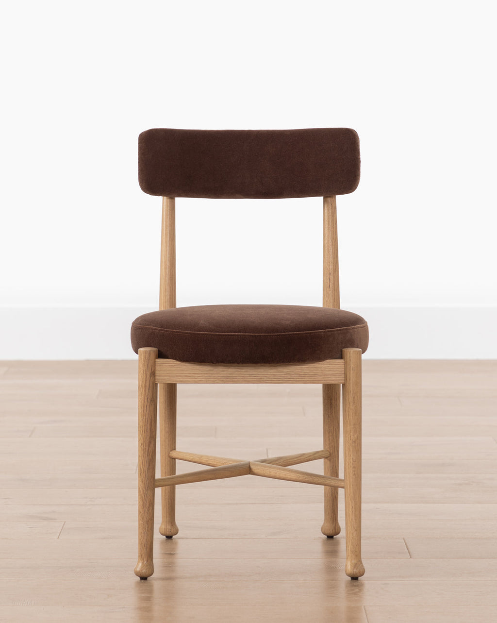 Scandinavian White Oak Dining Chair with Curved Ball Foot & Round Seat for Dining Room