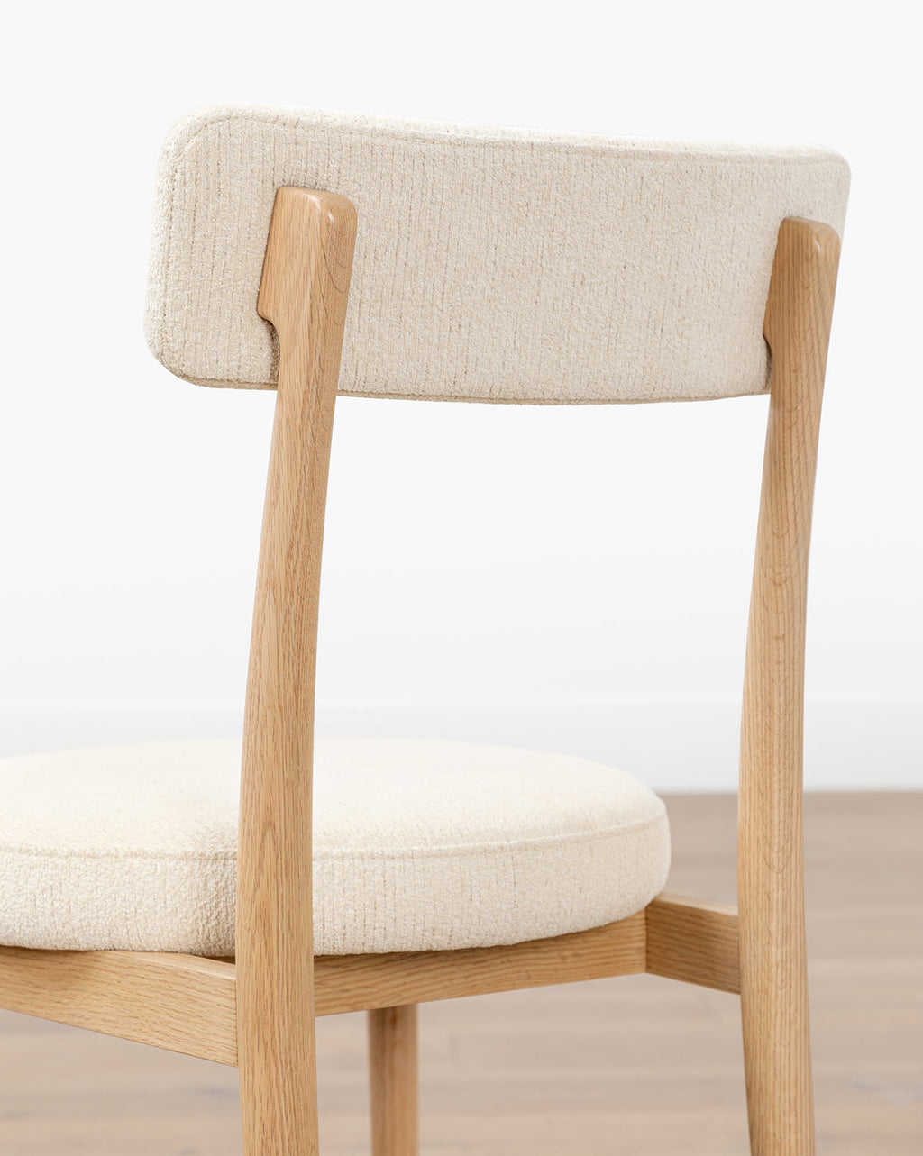 Scandinavian White Oak Dining Chair with Curved Ball Foot & Round Seat for Dining Room