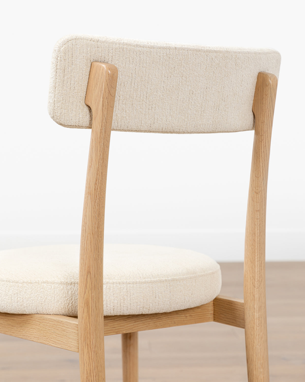 Scandinavian White Oak Dining Chair with Curved Ball Foot & Round Seat for Dining Room