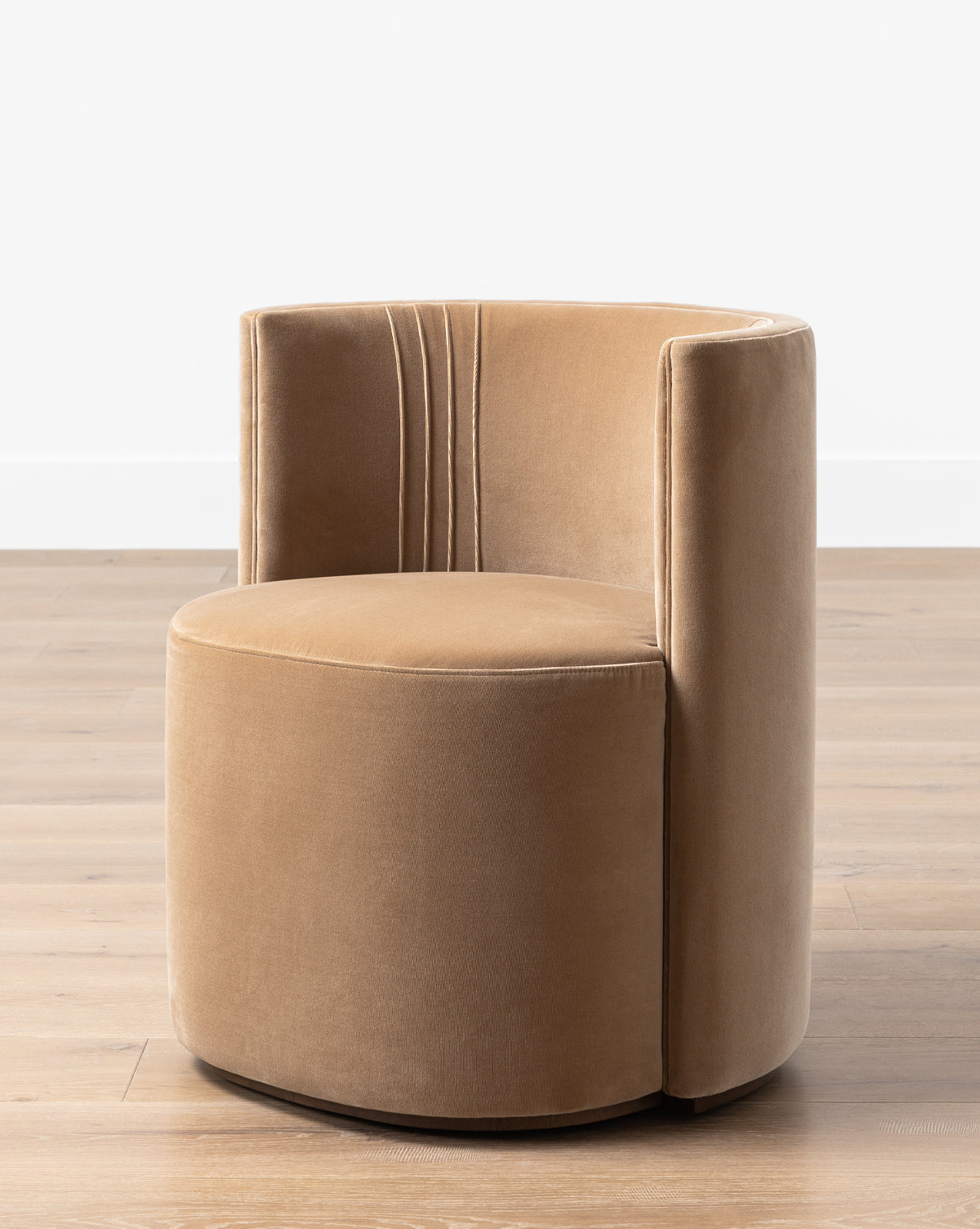 Glam Velvet Dining Chair with Barrel Back & Round Form for Dining Room