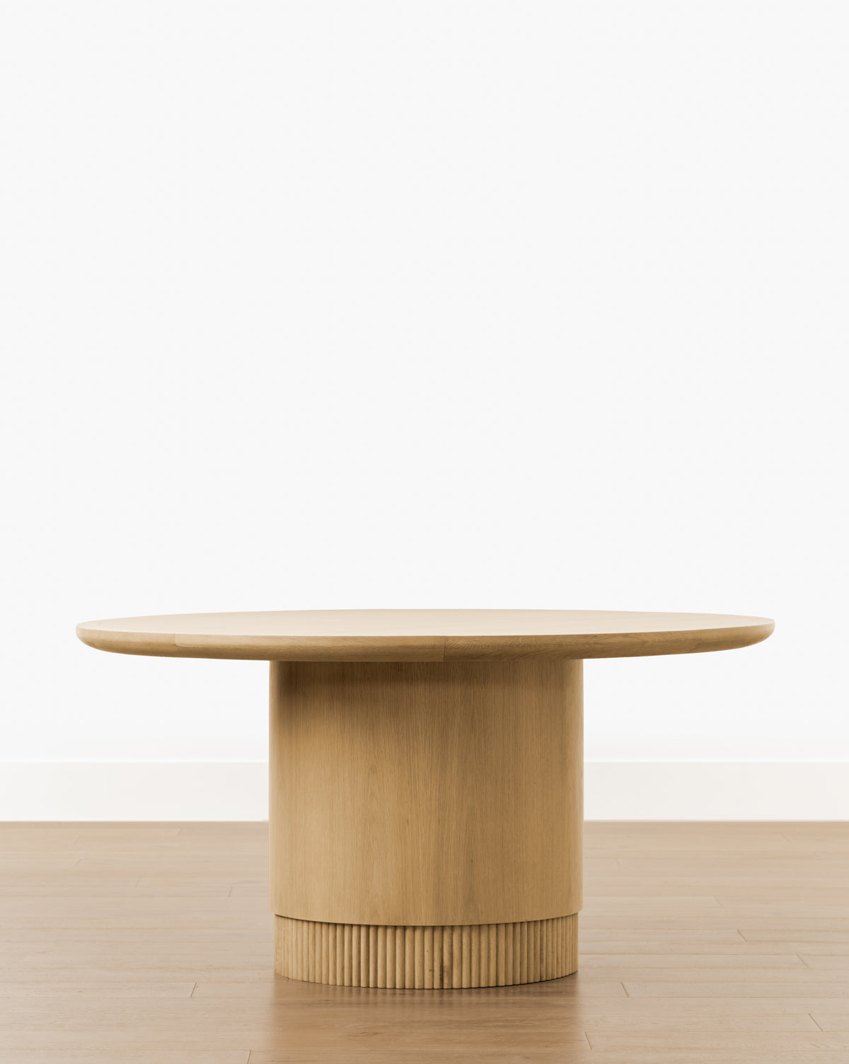 Heritage Oak Round Dining Table with Reeded Base, Seats 4-6 for Dining Room