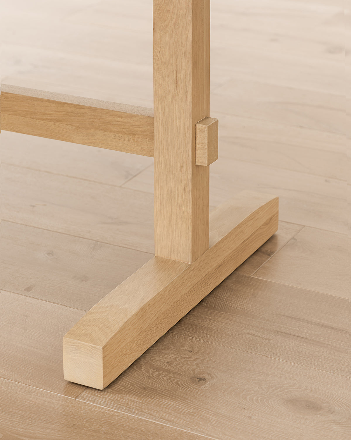 Minimalist Kiln-Dried White Oak Oval Dining Table with Mortise & Tenon Joinery for Dining Room