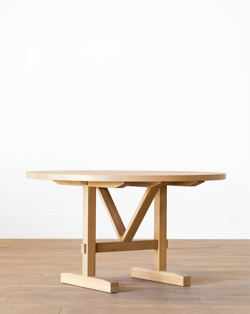 Minimalist Kiln-Dried White Oak Round Dining Table with Mortise & Tenon Joinery for Dining Room