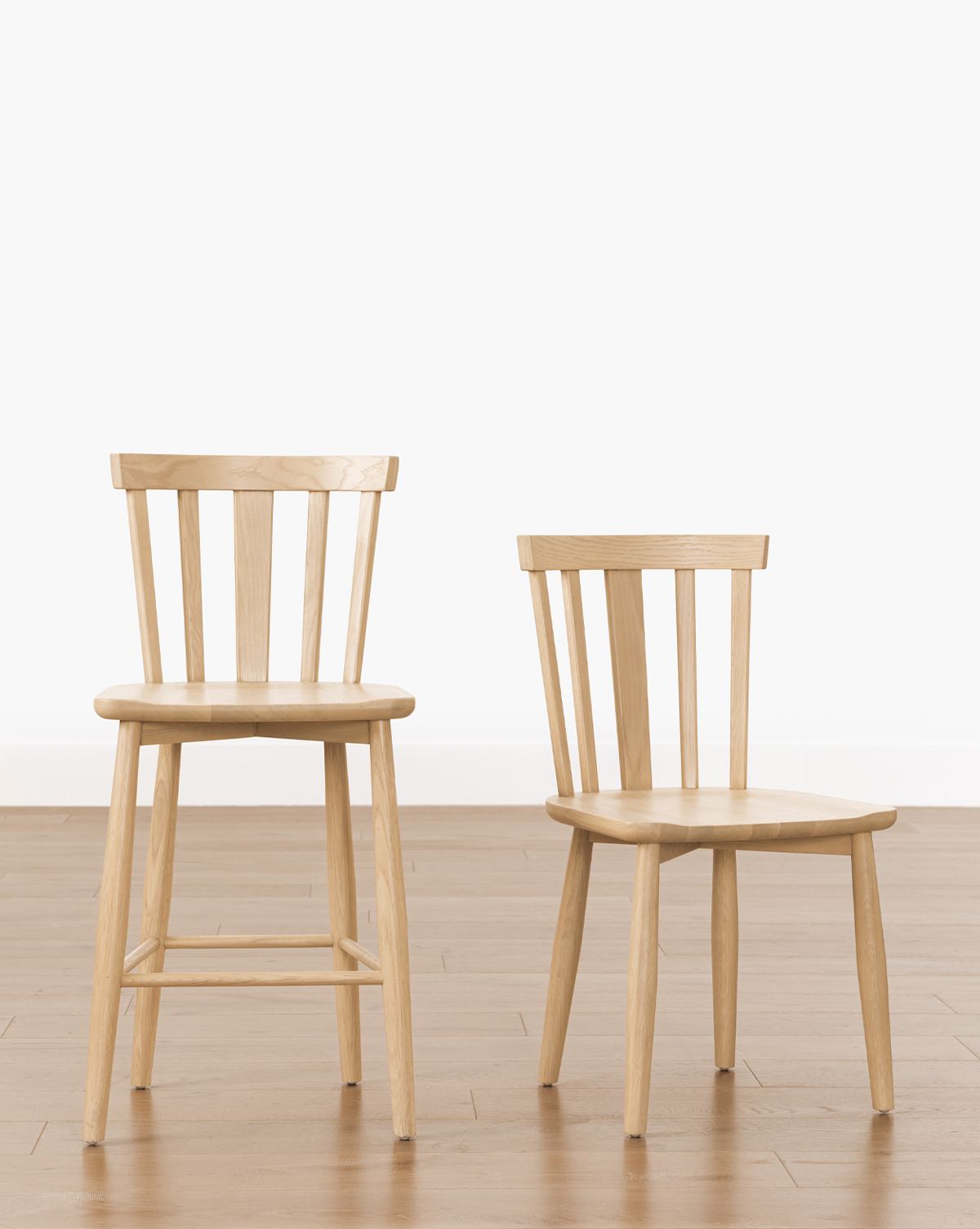 Classic Solid Wood Dining Chair with Curved Backrest & Tapered Legs for Dining Room