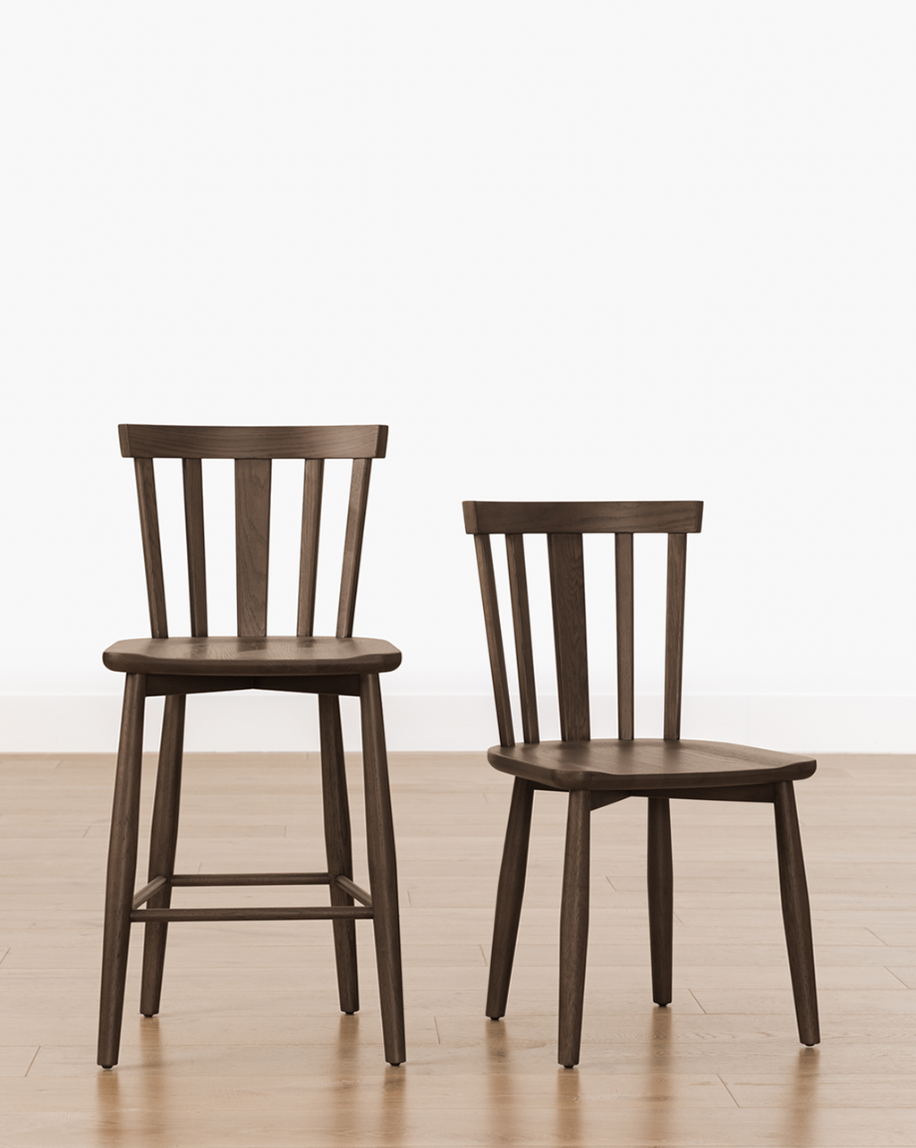 Classic Solid Wood Dining Chair with Curved Backrest & Tapered Legs for Dining Room