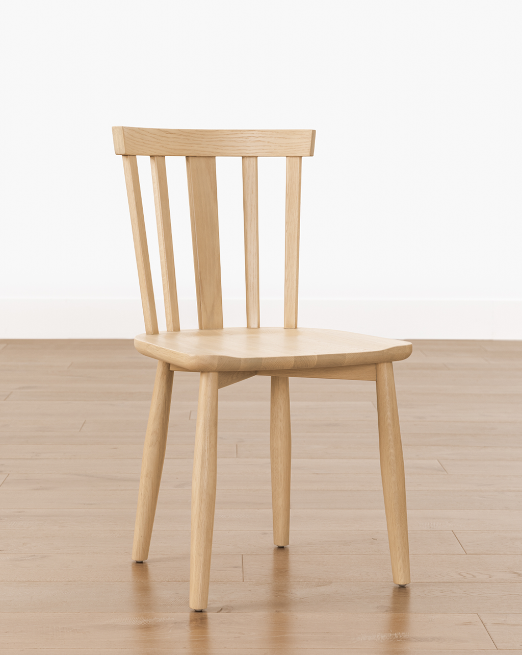 Classic Solid Wood Dining Chair with Curved Backrest & Tapered Legs for Dining Room