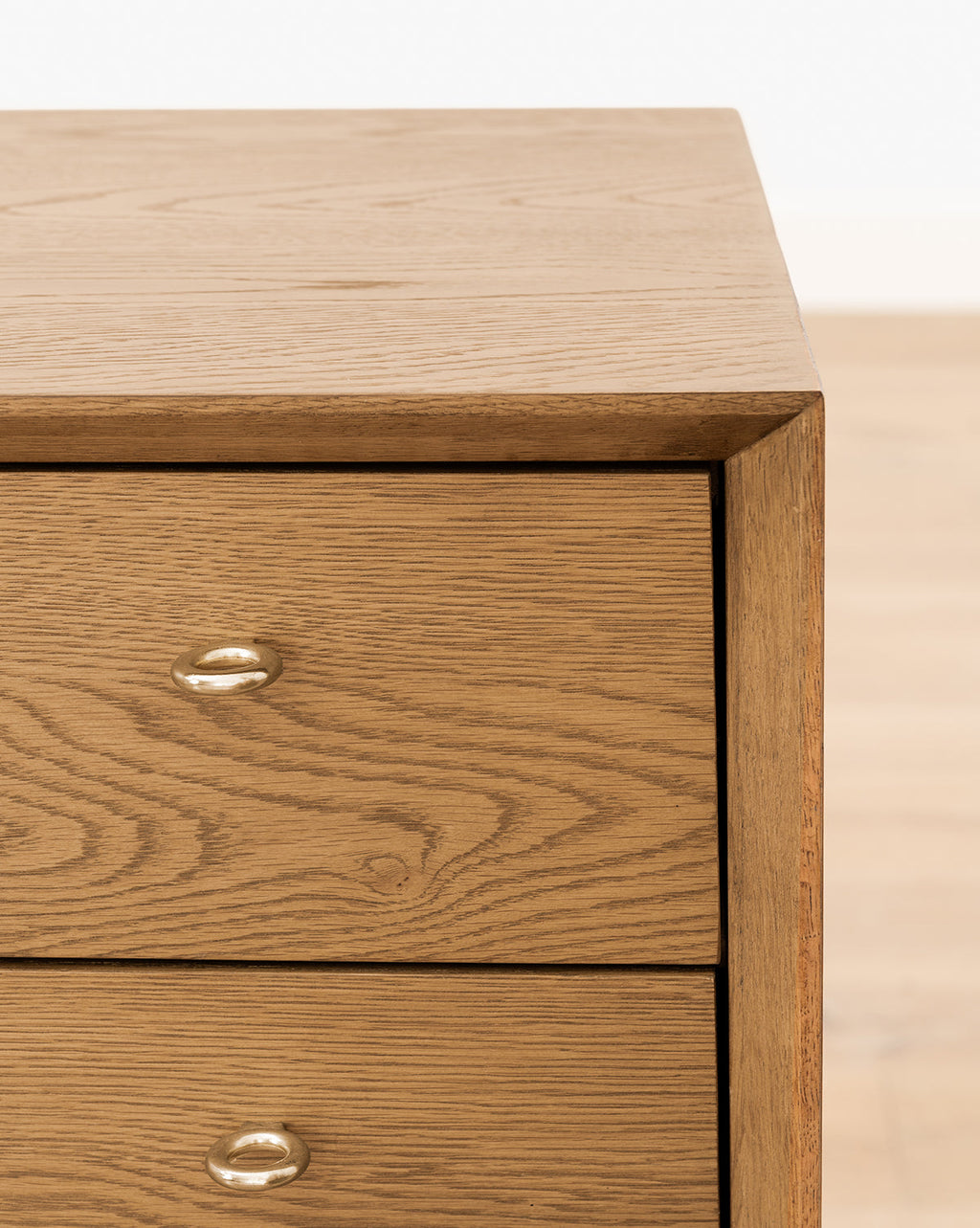 Classic Solid Oak Dresser with Tapered Legs & Soft-Close Drawers for Bedroom