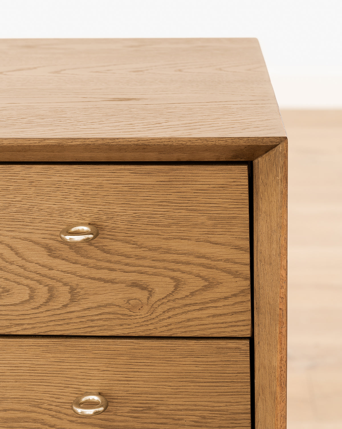 Classic Solid Oak Dresser with Tapered Legs & Soft-Close Drawers for Bedroom