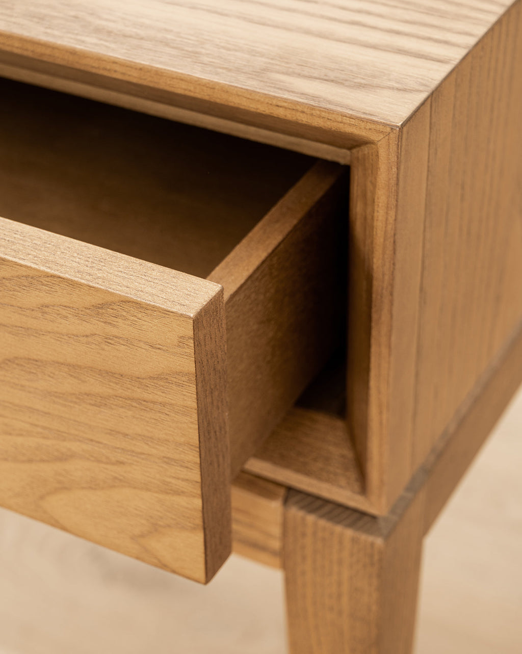 Classic Solid Oak Nightstand with Full-Extension Drawer for Bedroom