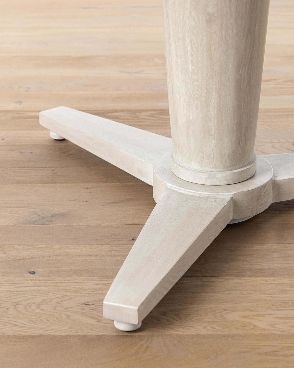 Farmhouse White Oak Dining Table with Rustic Woodgrain Details for Dining Room