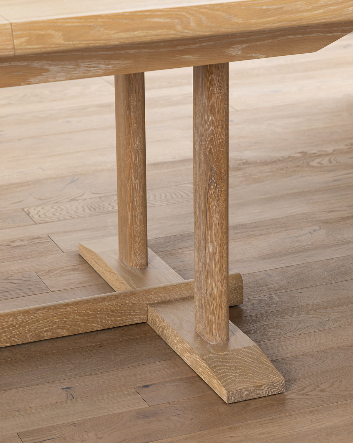 Classic Solid Oak Extension Dining Table with Butterfly Leaf for Dining Room