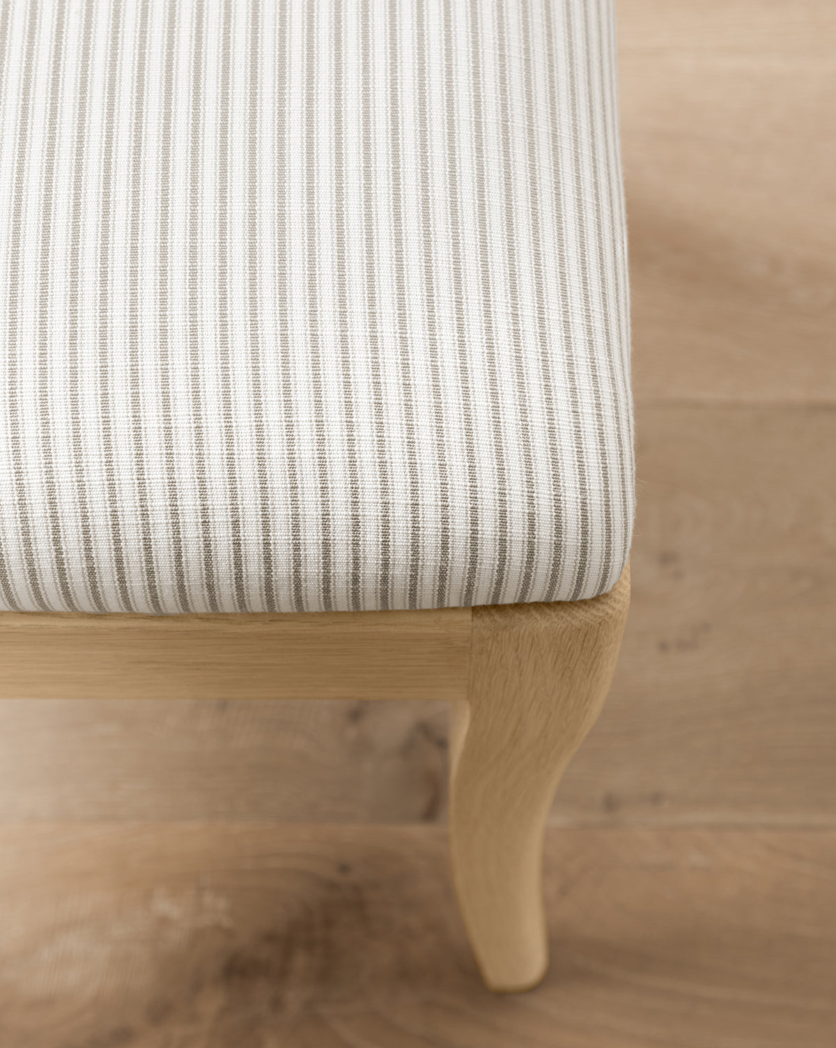 Classic White Oak Dining Chair with Curved Details & Upholstered Seat for Dining Room