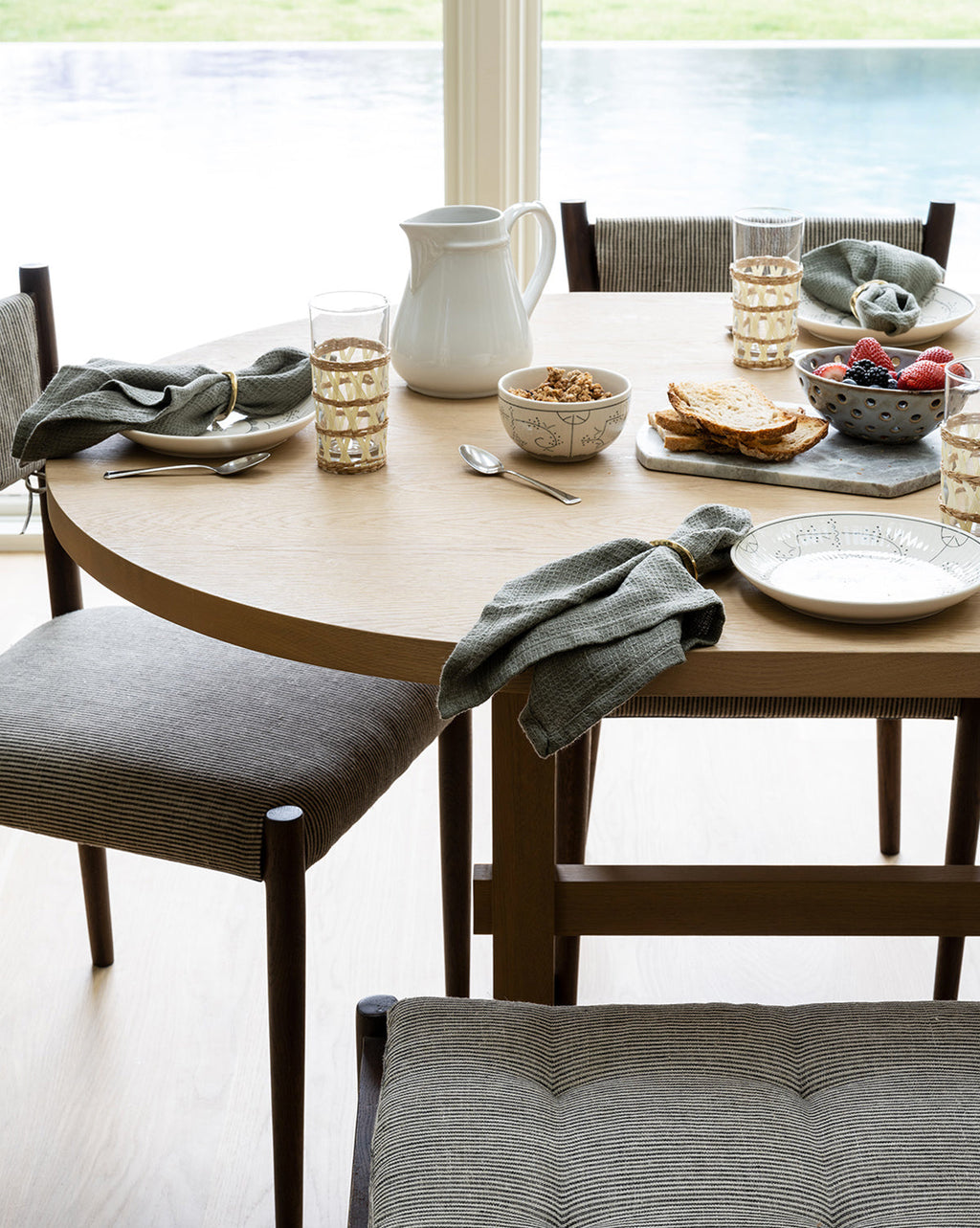 Minimalist Kiln-Dried White Oak Oval Dining Table with Mortise & Tenon Joinery for Dining Room