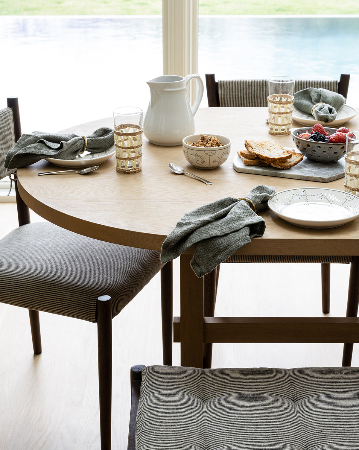 Minimalist Kiln-Dried White Oak Oval Dining Table with Mortise & Tenon Joinery for Dining Room