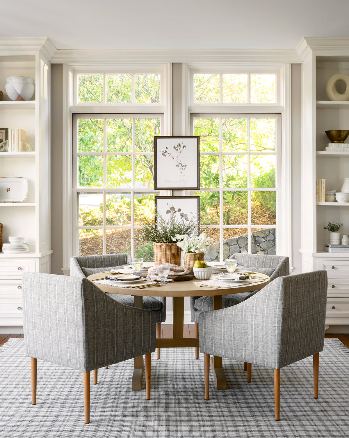Minimalist Kiln-Dried White Oak Round Dining Table with Mortise & Tenon Joinery for Dining Room