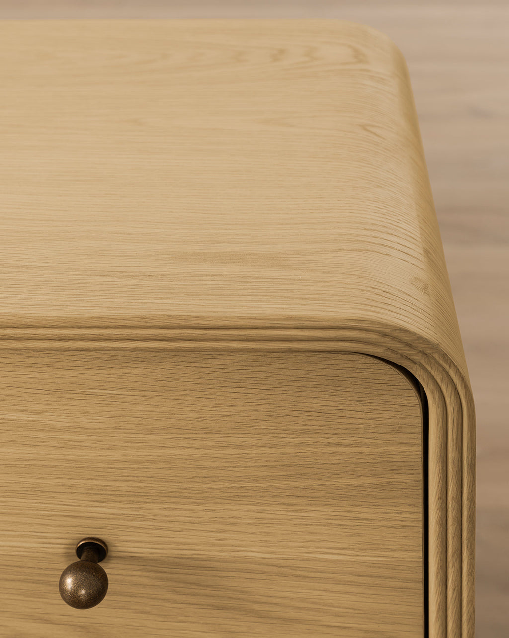 Modern Oak Dresser with Oversized Soft-Close Drawers & Brass Hardware for Bedroom