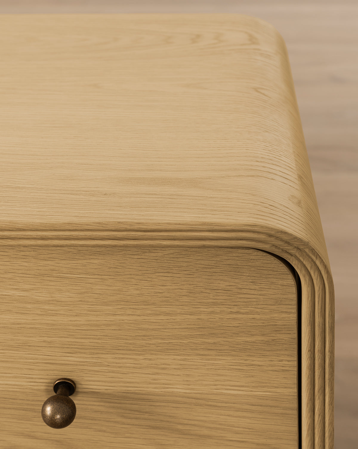 Modern Oak Dresser with Oversized Soft-Close Drawers & Brass Hardware for Bedroom