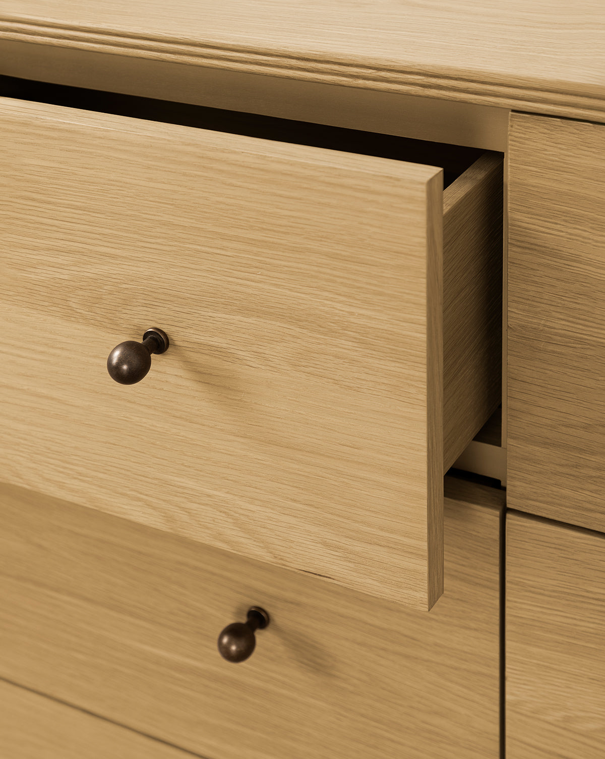 Modern Oak Dresser with Oversized Soft-Close Drawers & Brass Hardware for Bedroom