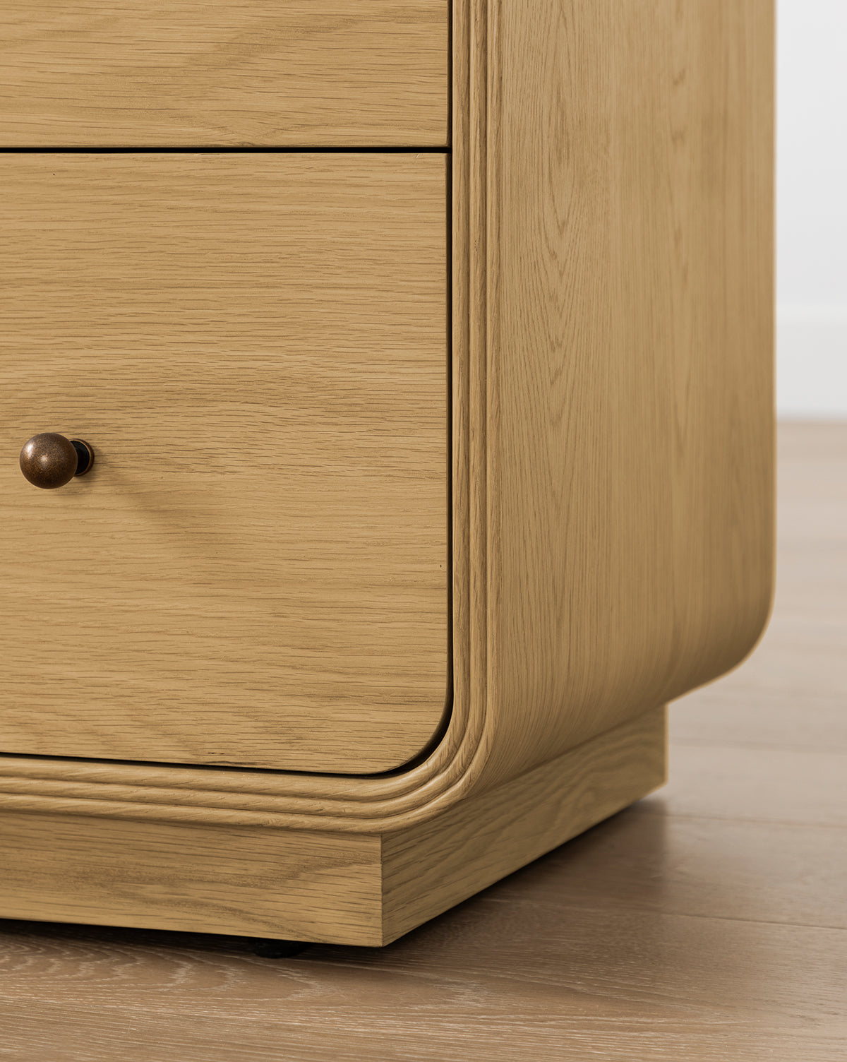 Modern Oak Dresser with Oversized Soft-Close Drawers & Brass Hardware for Bedroom