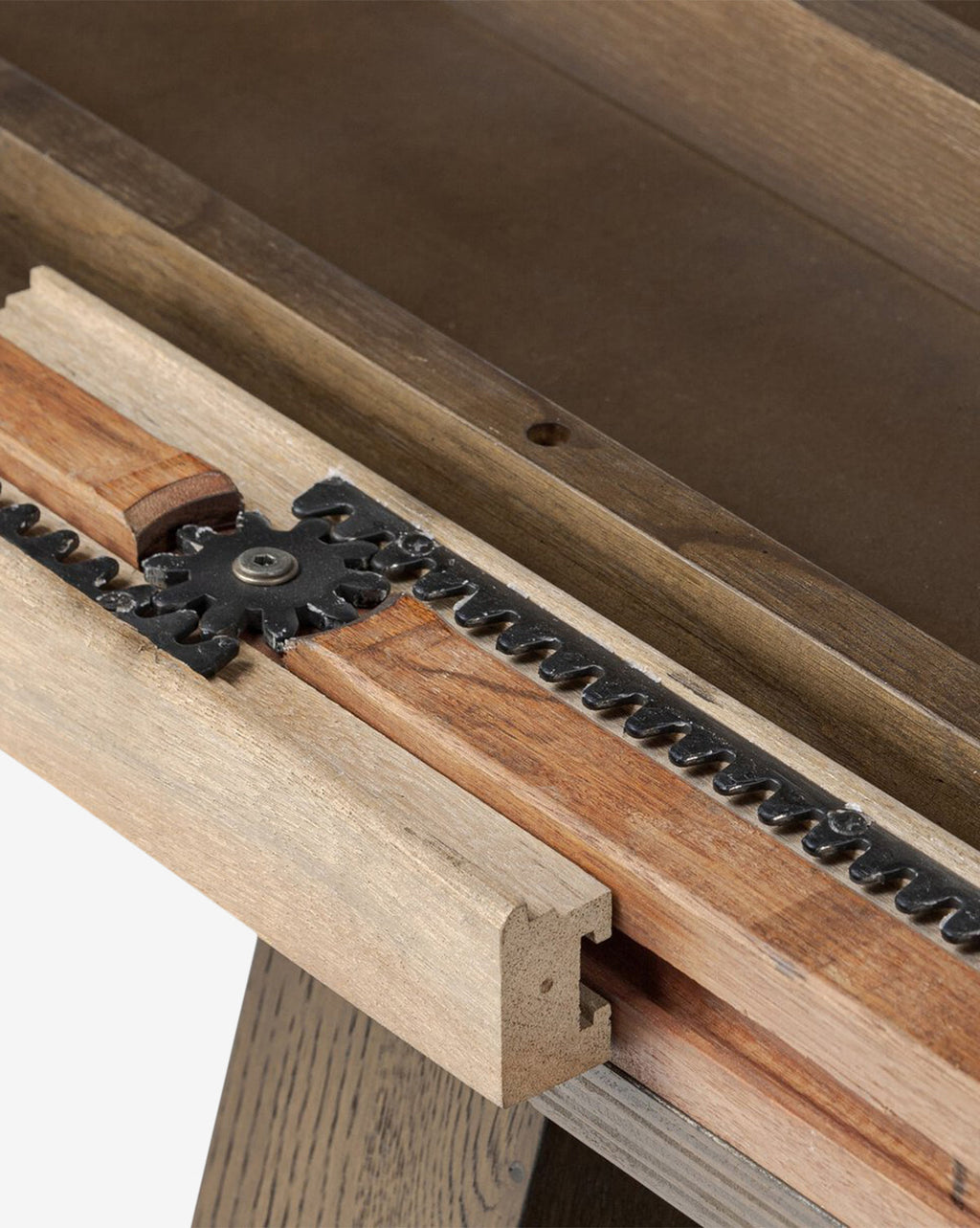 Modern Oak Dining Table with Dark Finish & Woodgrain Details for Dining Room