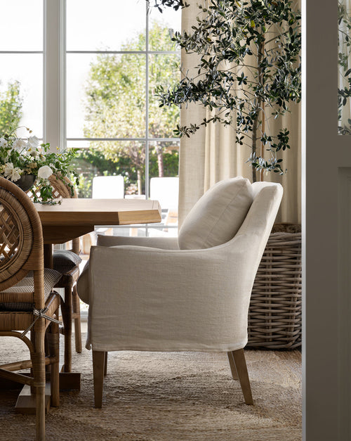 Chaise de salle à manger classique déhoussable avec coussins en plumes et pieds fuselés pour la salle à manger