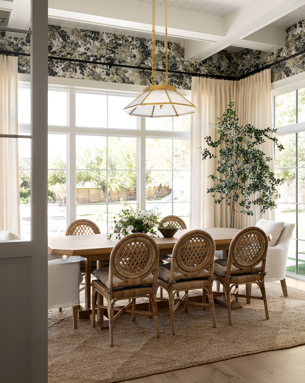 Classic Solid Oak Extension Dining Table with Butterfly Leaf for Dining Room