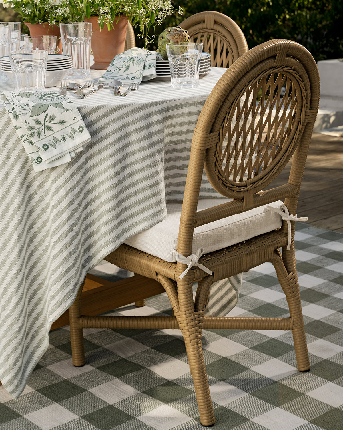 Coastal All-Weather Wicker Dining Chair with Performance Fabric Cushion for Outdoor & Dining Room