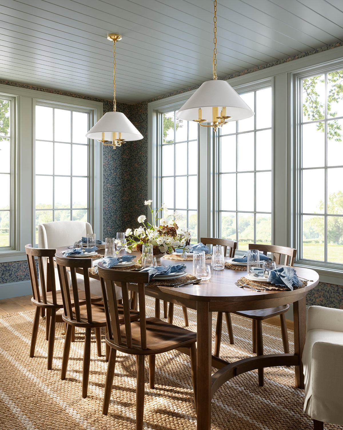 Classic Solid Wood Dining Chair with Curved Backrest & Tapered Legs for Dining Room