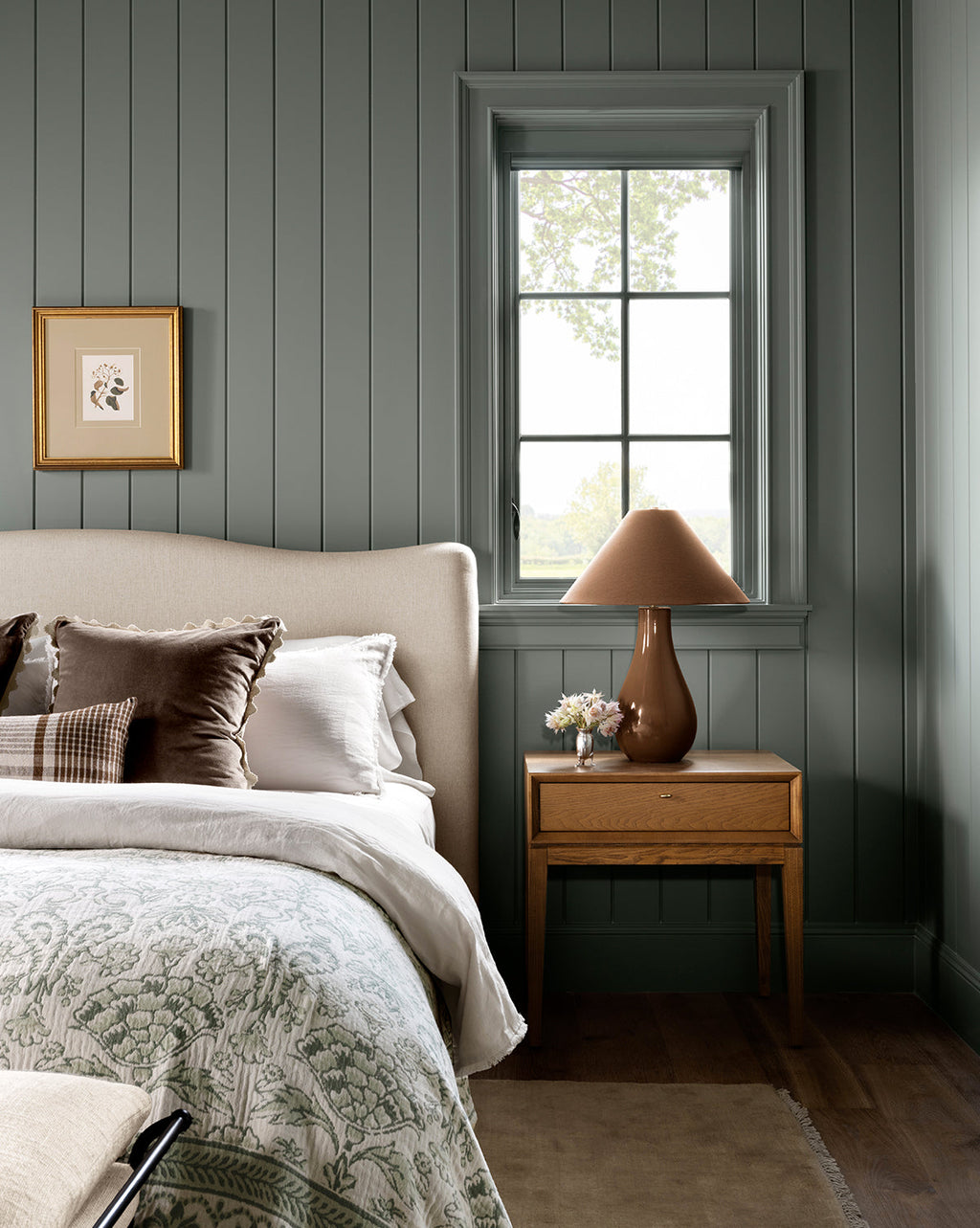 Classic Solid Oak Nightstand with Full-Extension Drawer for Bedroom